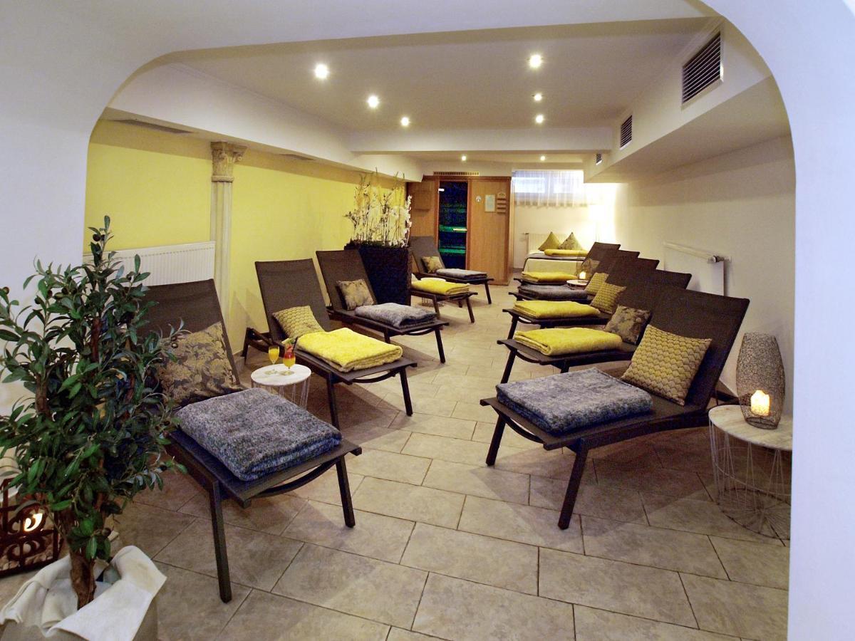 Hotel Restaurant Zum Goldenen Anker Mit Hallenbad & Wellnessbereich Windorf  Extérieur photo