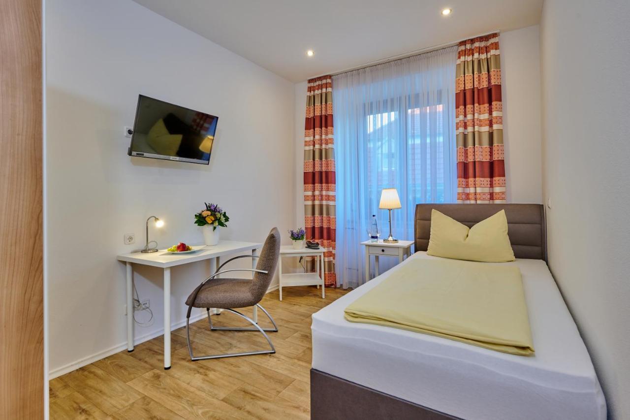 Hotel Restaurant Zum Goldenen Anker Mit Hallenbad & Wellnessbereich Windorf  Extérieur photo