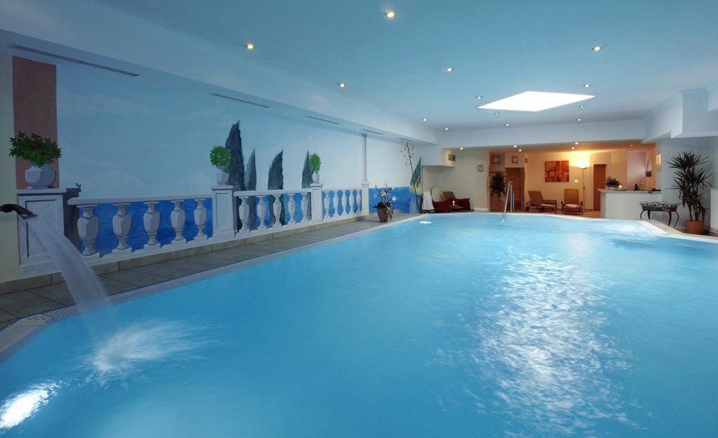 Hotel Restaurant Zum Goldenen Anker Mit Hallenbad & Wellnessbereich Windorf  Extérieur photo